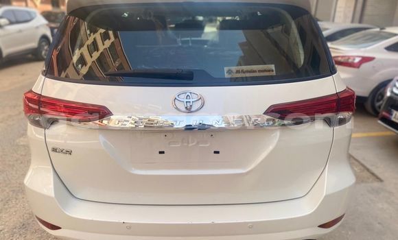 Acheter Import Voiture Toyota Fortuner Blanc à Dakar, Dakar Acheter Import Voiture Toyota Fortuner Blanc à Dakar, Dakar