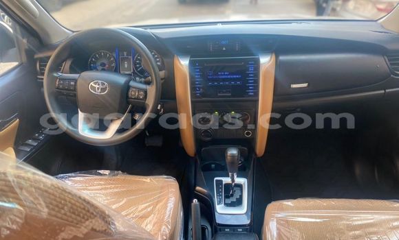 Acheter Import Voiture Toyota Fortuner Blanc à Dakar, Dakar Acheter Import Voiture Toyota Fortuner Blanc à Dakar, Dakar