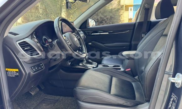 Buy Import Kia Sedona Silver Car in Dakar in Dakar Buy Import Kia Sedona Silver Car in Dakar in Dakar