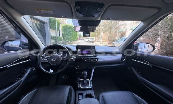 Buy Import Kia Sedona Silver Car in Dakar in Dakar Buy Import Kia Sedona Silver Car in Dakar in Dakar