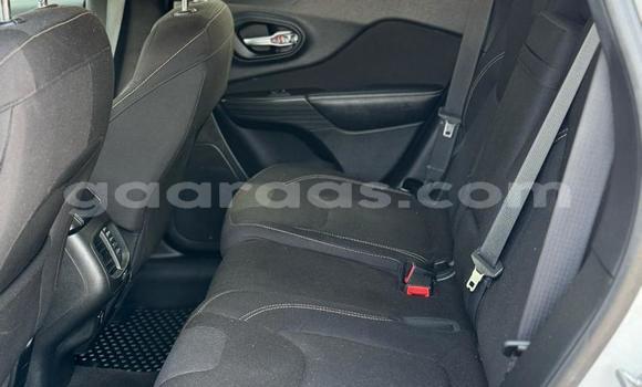 Dieundeu Imported Jeep Cherokee White Auto in Dakar in Dakar Dieundeu Imported Jeep Cherokee White Auto in Dakar in Dakar