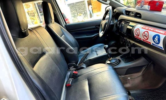 Dieundeu Occasion Toyota Hilux White Auto in Dakar in Dakar Dieundeu Occasion Toyota Hilux White Auto in Dakar in Dakar