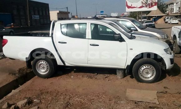 Acheter Occasion Voiture Mitsubishi L200 Blanc à Dakar, Dakar Acheter Occasion Voiture Mitsubishi L200 Blanc à Dakar, Dakar