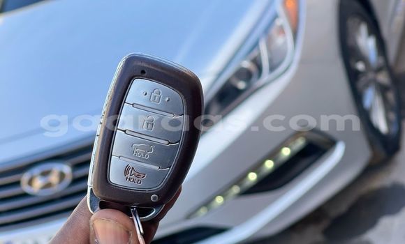 Dieundeu Occasion Hyundai Sonata Silver Auto in Dakar in Dakar Dieundeu Occasion Hyundai Sonata Silver Auto in Dakar in Dakar