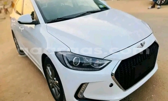 Buy Used Hyundai Elantra White Car in Dakar in Dakar