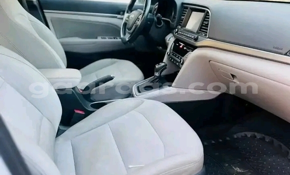 Dieundeu Occasion Hyundai Elantra White Auto in Dakar in Dakar Dieundeu Occasion Hyundai Elantra White Auto in Dakar in Dakar