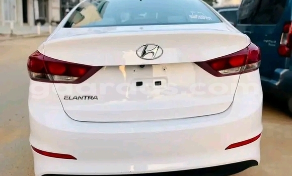 Dieundeu Occasion Hyundai Elantra White Auto in Dakar in Dakar Dieundeu Occasion Hyundai Elantra White Auto in Dakar in Dakar