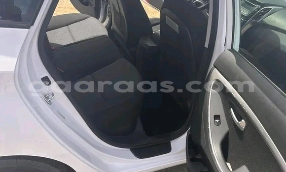 Dieundeu Occasion Hyundai Elantra White Auto in Dakar in Dakar Dieundeu Occasion Hyundai Elantra White Auto in Dakar in Dakar