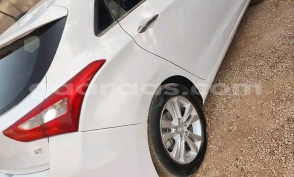 Acheter Occasion Voiture Hyundai Elantra Blanc à Dakar, Dakar Acheter Occasion Voiture Hyundai Elantra Blanc à Dakar, Dakar