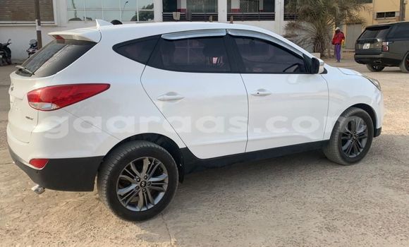 Buy Used Hyundai Tucson White Car in Dakar in Dakar Buy Used Hyundai Tucson White Car in Dakar in Dakar