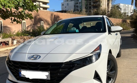 Dieundeu Occasion Hyundai Elantra White Auto in Dakar in Dakar