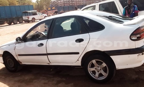 Acheter Occasion Voiture Renault Laguna Blanc à Dakar, Dakar Acheter Occasion Voiture Renault Laguna Blanc à Dakar, Dakar