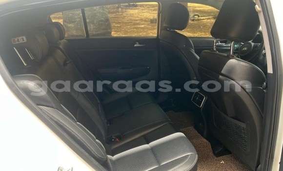 Dieundeu Occasion Kia Sportage White Auto in Dakar in Dakar Dieundeu Occasion Kia Sportage White Auto in Dakar in Dakar