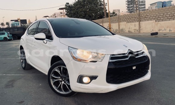 Buy Used Citroen DS4 White Car in Dakar in Dakar