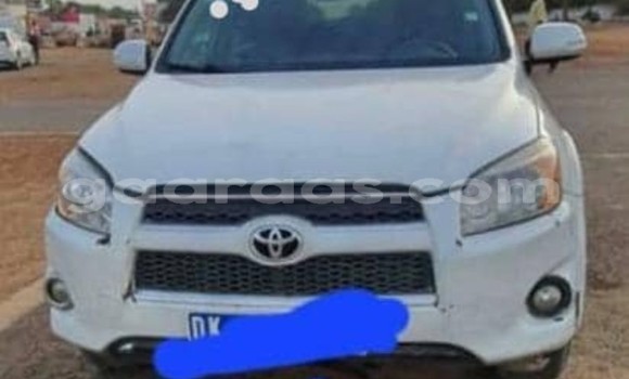 Dieundeu Occasion Toyota RAV4 White Auto in Dakar in Dakar Dieundeu Occasion Toyota RAV4 White Auto in Dakar in Dakar