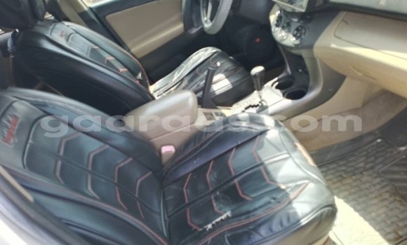 Dieundeu Occasion Toyota RAV4 White Auto in Dakar in Dakar Dieundeu Occasion Toyota RAV4 White Auto in Dakar in Dakar