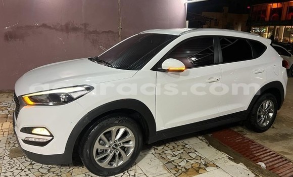 Buy Used Hyundai Tucson White Car in Dakar in Dakar Buy Used Hyundai Tucson White Car in Dakar in Dakar