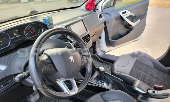 Buy Used Peugeot 2008 White Car in Dakar in Dakar Buy Used Peugeot 2008 White Car in Dakar in Dakar