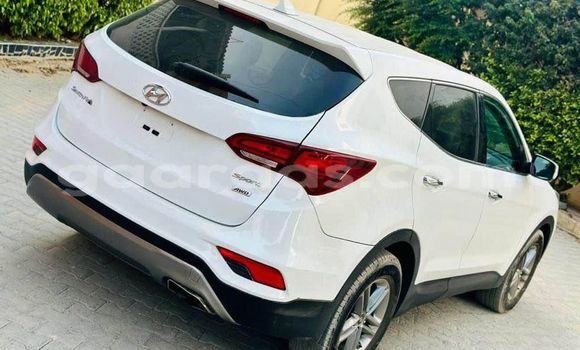 Dieundeu Occasion Hyundai Santa Fe White Auto in Dakar in Dakar Dieundeu Occasion Hyundai Santa Fe White Auto in Dakar in Dakar
