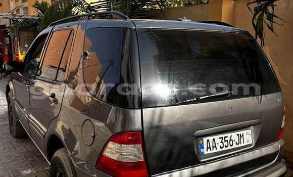 Acheter Occasion Voiture Mercedes‒Benz ML–Class Noir à Dakar, Dakar Acheter Occasion Voiture Mercedes‒Benz ML–Class Noir à Dakar, Dakar