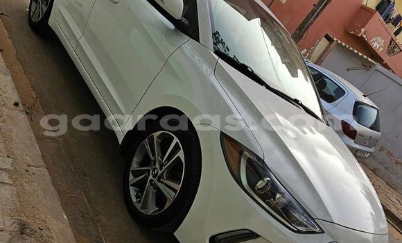 Buy Used Hyundai Elantra White Car in Dakar in Dakar Buy Used Hyundai Elantra White Car in Dakar in Dakar