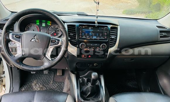 Acheter Import Voiture Mitsubishi L200 Blanc à Dakar, Dakar Acheter Import Voiture Mitsubishi L200 Blanc à Dakar, Dakar