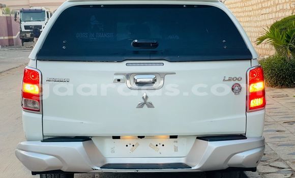 Acheter Import Voiture Mitsubishi L200 Blanc à Dakar, Dakar Acheter Import Voiture Mitsubishi L200 Blanc à Dakar, Dakar