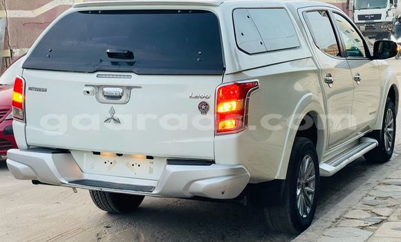 Acheter Import Voiture Mitsubishi L200 Blanc à Dakar, Dakar Acheter Import Voiture Mitsubishi L200 Blanc à Dakar, Dakar