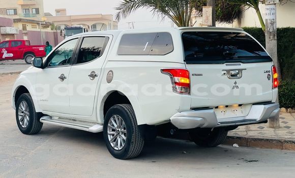 Acheter Import Voiture Mitsubishi L200 Blanc à Dakar, Dakar Acheter Import Voiture Mitsubishi L200 Blanc à Dakar, Dakar