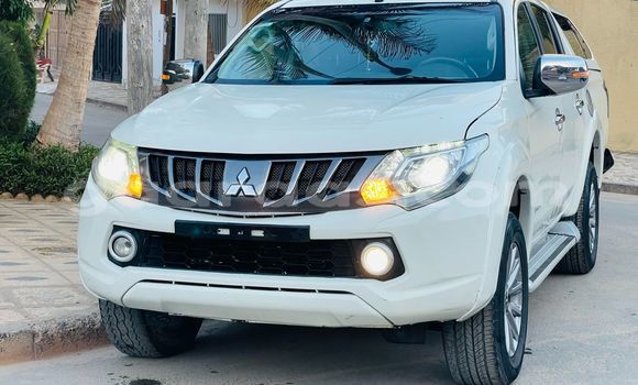 Acheter Import Voiture Mitsubishi L200 Blanc à Dakar, Dakar Acheter Import Voiture Mitsubishi L200 Blanc à Dakar, Dakar