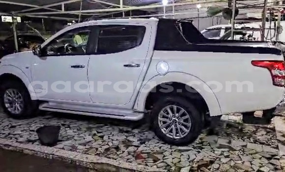 Buy Used Mitsubishi L200 White Car in Dakar in Dakar Buy Used Mitsubishi L200 White Car in Dakar in Dakar