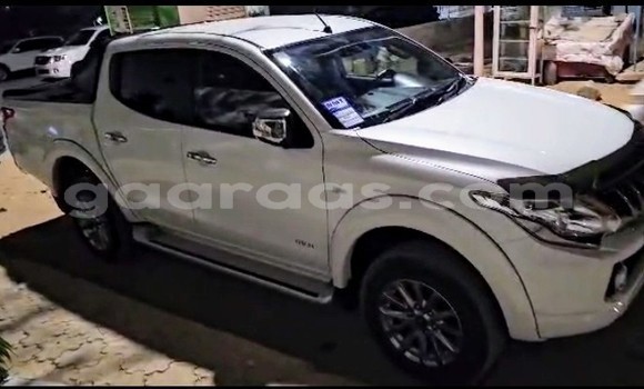 Buy Used Mitsubishi L200 White Car in Dakar in Dakar Buy Used Mitsubishi L200 White Car in Dakar in Dakar