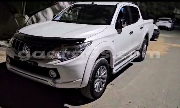 Buy Used Mitsubishi L200 White Car in Dakar in Dakar Buy Used Mitsubishi L200 White Car in Dakar in Dakar