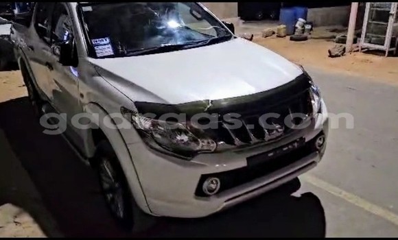 Buy Used Mitsubishi L200 White Car in Dakar in Dakar Buy Used Mitsubishi L200 White Car in Dakar in Dakar