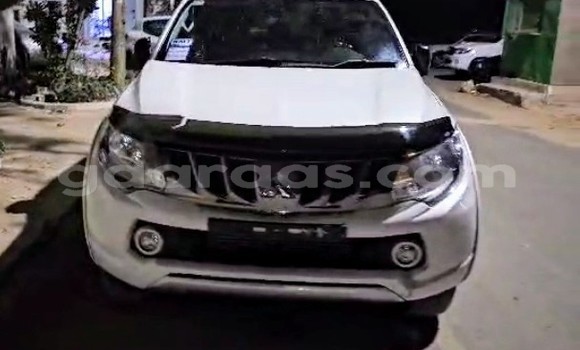 Buy Used Mitsubishi L200 White Car in Dakar in Dakar Buy Used Mitsubishi L200 White Car in Dakar in Dakar