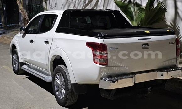Buy Used Mitsubishi L200 White Car in Dakar in Dakar Buy Used Mitsubishi L200 White Car in Dakar in Dakar
