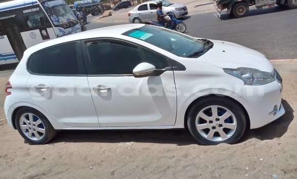 Buy Used Peugeot 208 White Car in Dakar in Dakar Buy Used Peugeot 208 White Car in Dakar in Dakar