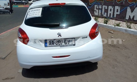 Buy Used Peugeot 208 White Car in Dakar in Dakar Buy Used Peugeot 208 White Car in Dakar in Dakar