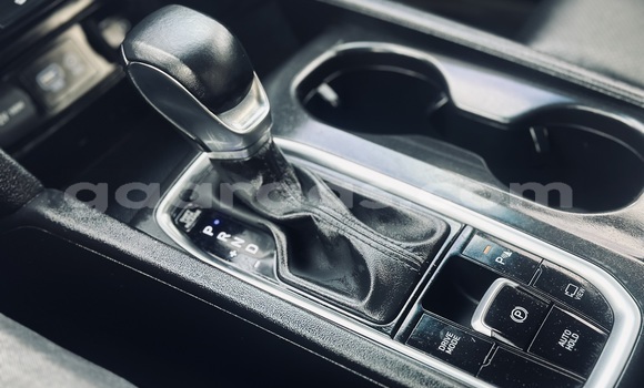 Buy Import Hyundai H200 Silver Truck in Dakar in Dakar Buy Import Hyundai H200 Silver Truck in Dakar in Dakar