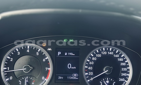 Buy Import Hyundai H200 Silver Truck in Dakar in Dakar Buy Import Hyundai H200 Silver Truck in Dakar in Dakar