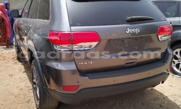 Dieundeu Occasion Jeep Grand Cherokee Silver Auto in Dakar in Dakar Dieundeu Occasion Jeep Grand Cherokee Silver Auto in Dakar in Dakar