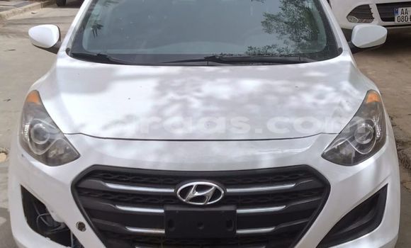 Buy Used Hyundai Elantra White Car in Dakar in Dakar