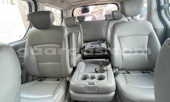 Acheter Occasion Voiture Hyundai Starex Noir à Dakar, Dakar Acheter Occasion Voiture Hyundai Starex Noir à Dakar, Dakar