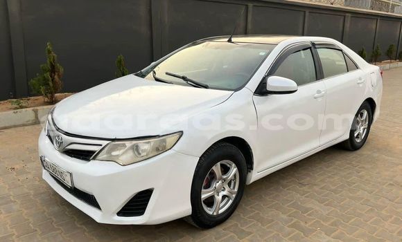 Buy Used Toyota Camry White Car in Dakar in Dakar