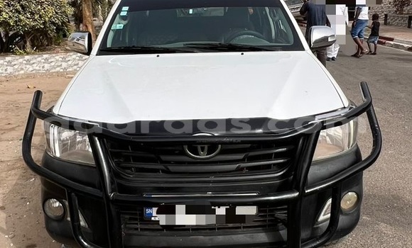 Buy Used Toyota Hilux White Car in Dakar in Dakar