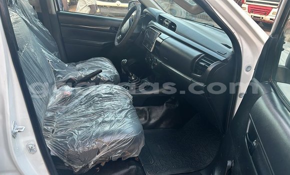 Dieundeu Occasion Toyota Hilux White Auto in Dakar in Dakar Dieundeu Occasion Toyota Hilux White Auto in Dakar in Dakar