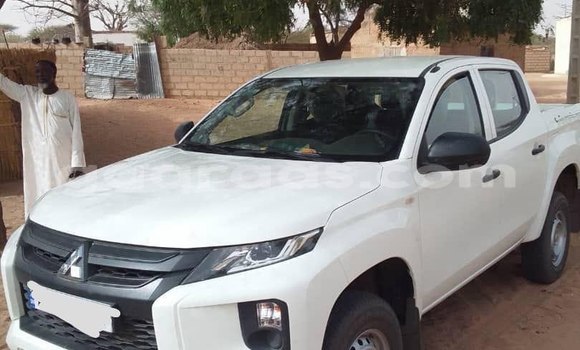 Dieundeu Beess Mitsubishi L200 White Auto in Dakar in Dakar Dieundeu Beess Mitsubishi L200 White Auto in Dakar in Dakar