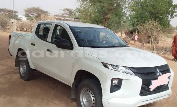 Dieundeu Beess Mitsubishi L200 White Auto in Dakar in Dakar Dieundeu Beess Mitsubishi L200 White Auto in Dakar in Dakar