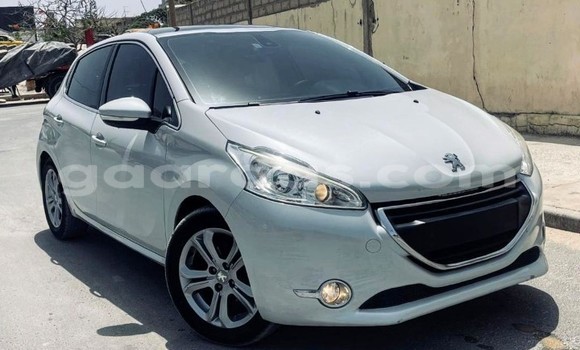 Dieundeu Occasion Peugeot 208 White Auto in Dakar in Dakar Dieundeu Occasion Peugeot 208 White Auto in Dakar in Dakar