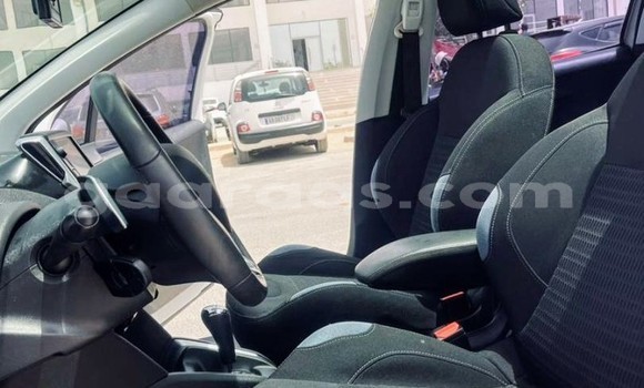 Dieundeu Occasion Peugeot 208 White Auto in Dakar in Dakar Dieundeu Occasion Peugeot 208 White Auto in Dakar in Dakar